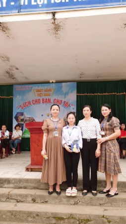 buổi lễ phát động Ngày sách Việt Nam, cuốn sách "Em ước mong sao" do Hoàng Diệu Thuần chủ biên đã được em Hoàng Thanh Vân giới thiệu đến học sinh toàn trường.